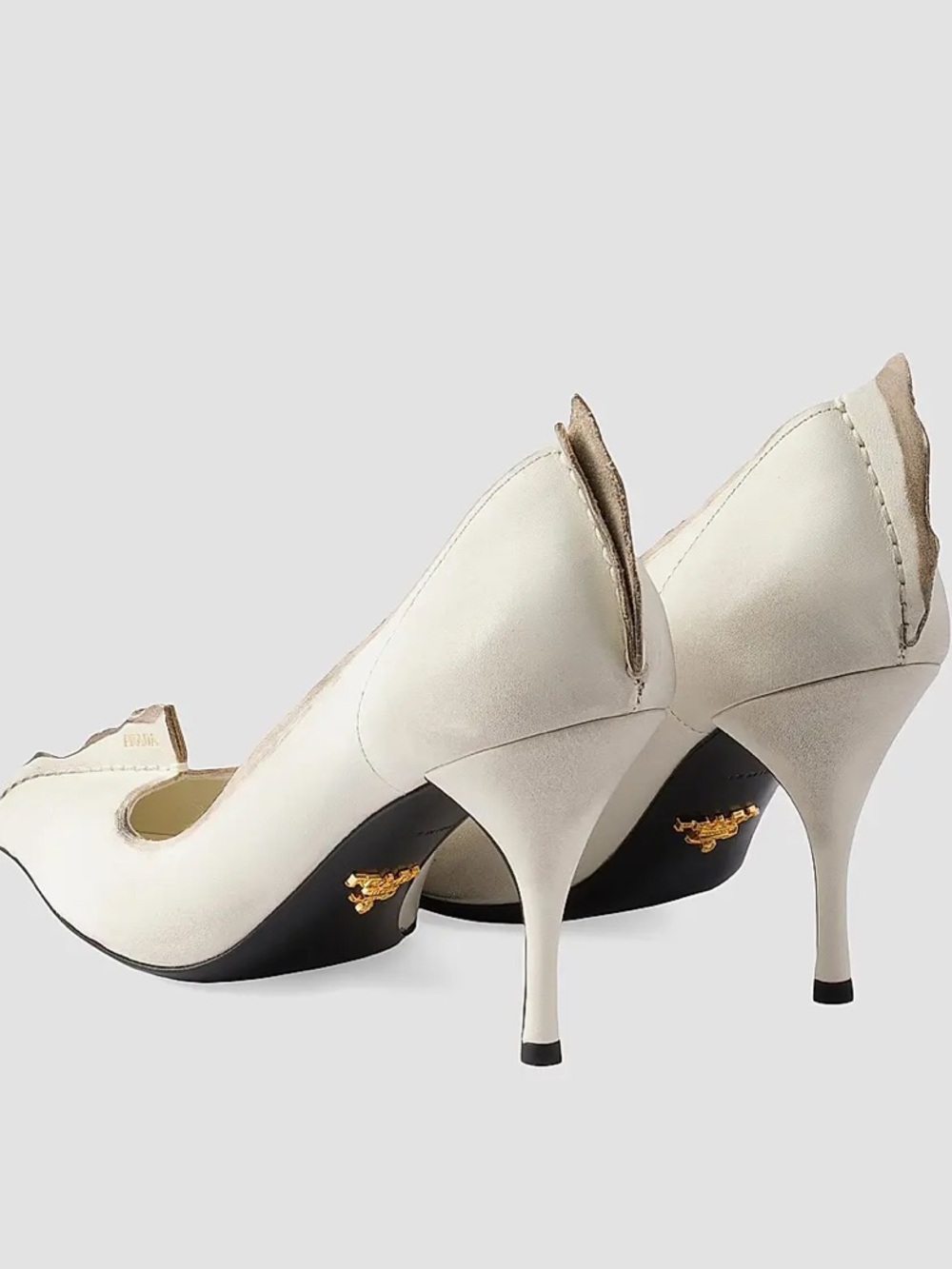 Prada
Antiqued Leather Pumps 39 - Picture 2 of 6